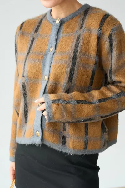 Gold Düğmeli Kareli Camel Yünlü Kadın Hırka