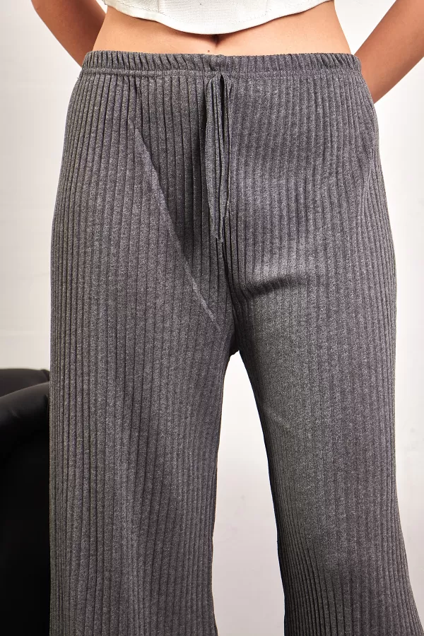 Gri Rahat Kesim Kadın Pantolon