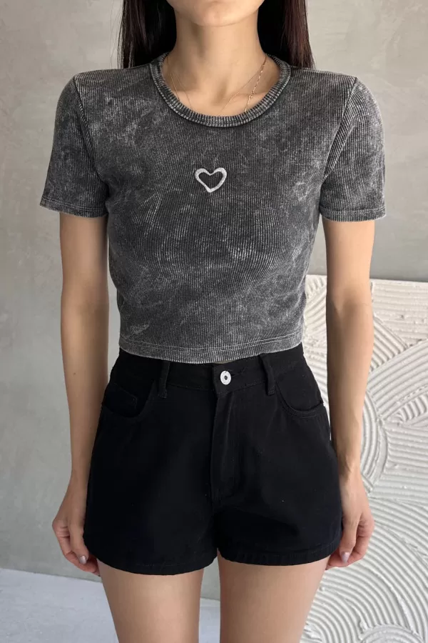 Gri Yıkamalı Nakışlı Crop Body