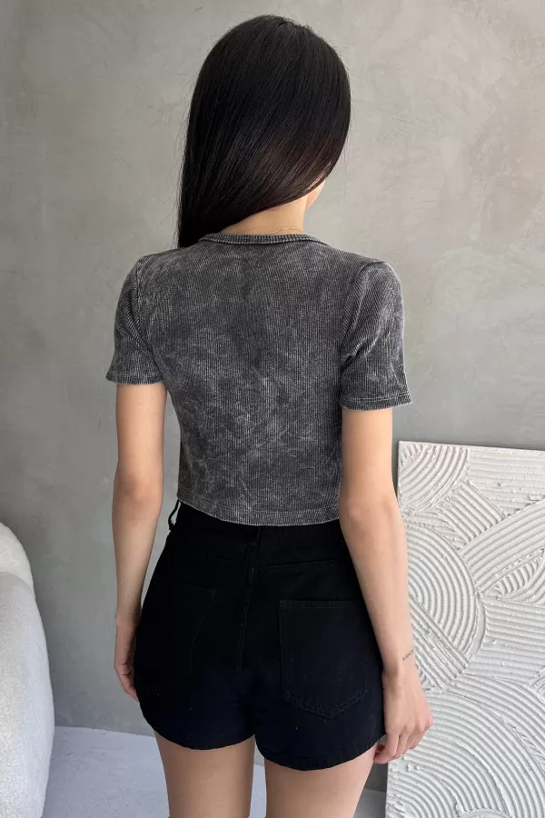 Gri Yıkamalı Nakışlı Crop Body