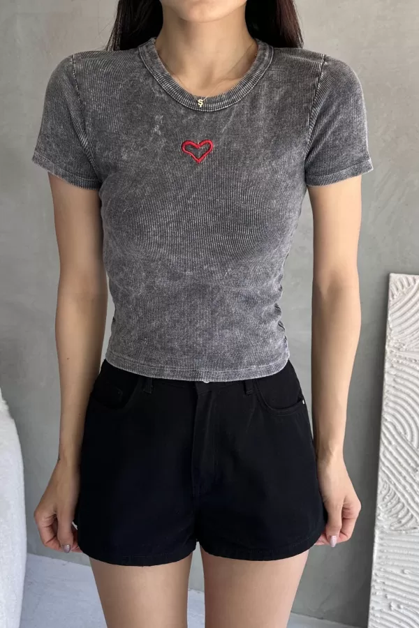 Gri Yıkamalı Nakışlı Body