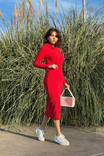 Kapüşonlu Kırmızı Midi Elbise