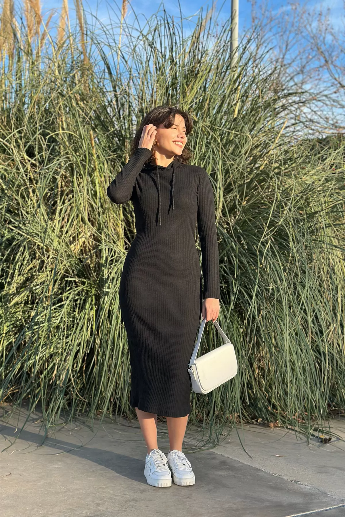 Kapüşonlu Siyah Midi Elbise