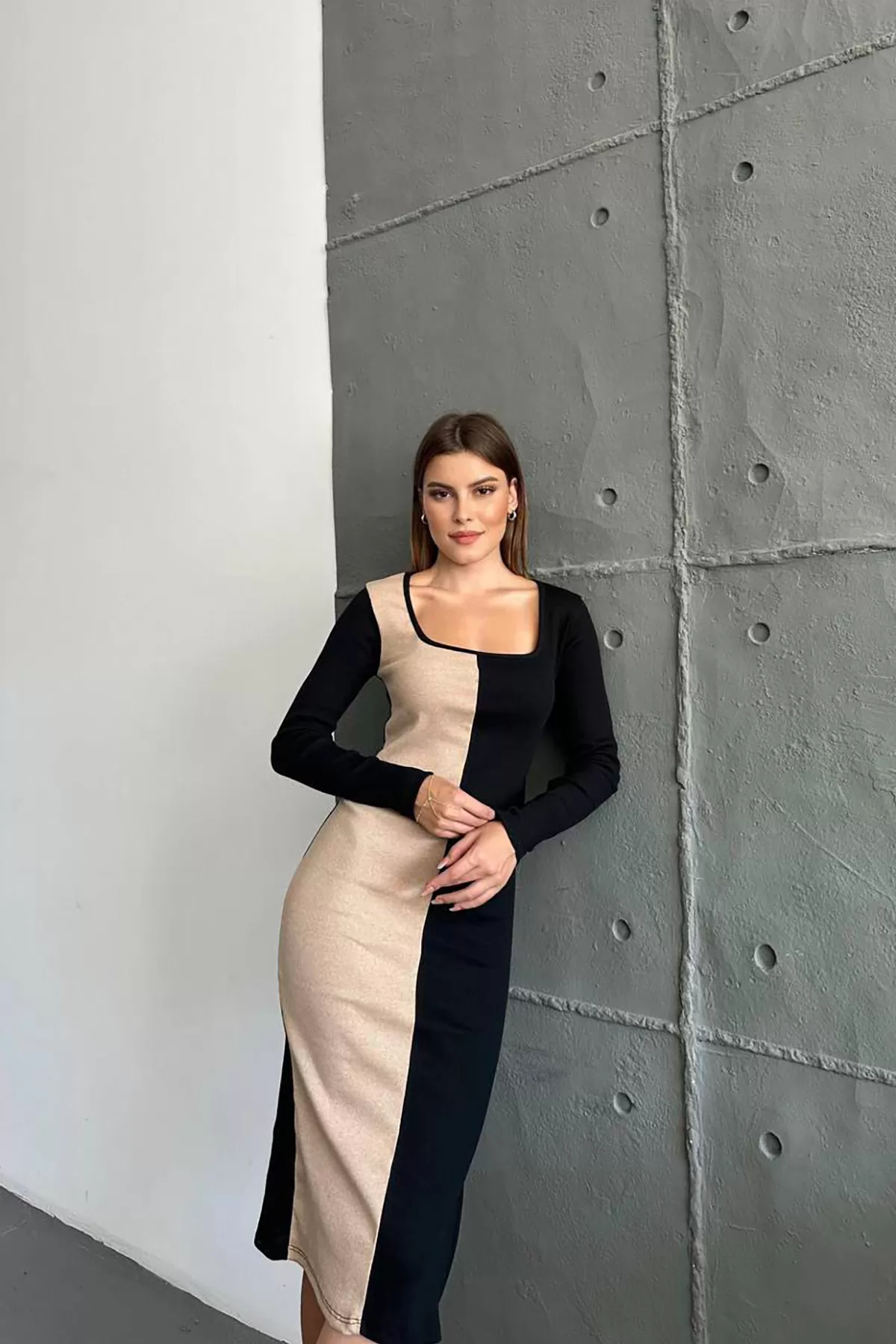 Kare Yaka Bej Siyah Pamuklu Kaşkorse Midi Elbise