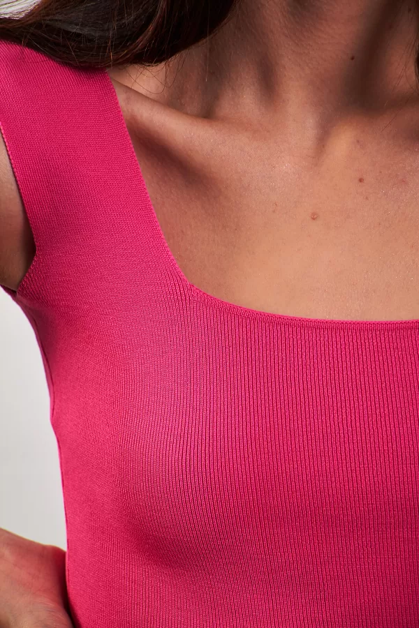 Kare Yaka Fuşya Triko Atlet