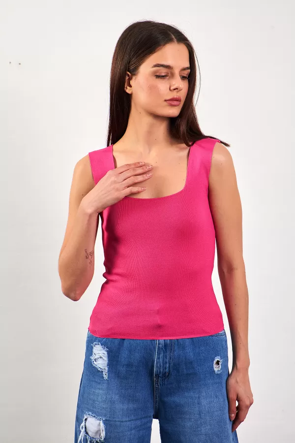 Kare Yaka Fuşya Triko Atlet