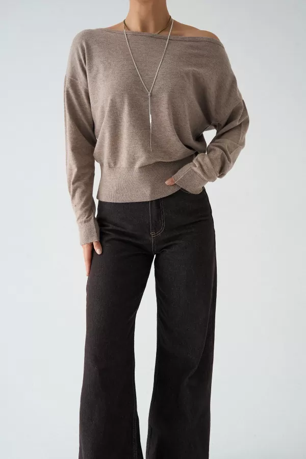 Kayık Yaka Bej Kadın Kazak