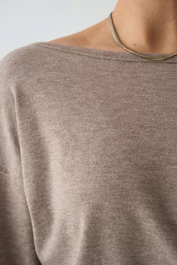 Kayık Yaka Bej Kadın Kazak