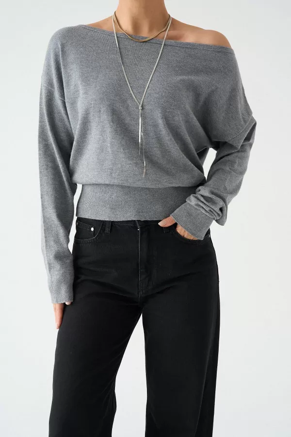 Kayık Yaka Gri Kadın Kazak