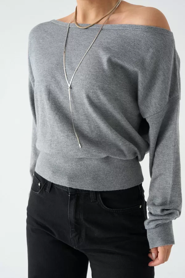 Kayık Yaka Gri Kadın Kazak