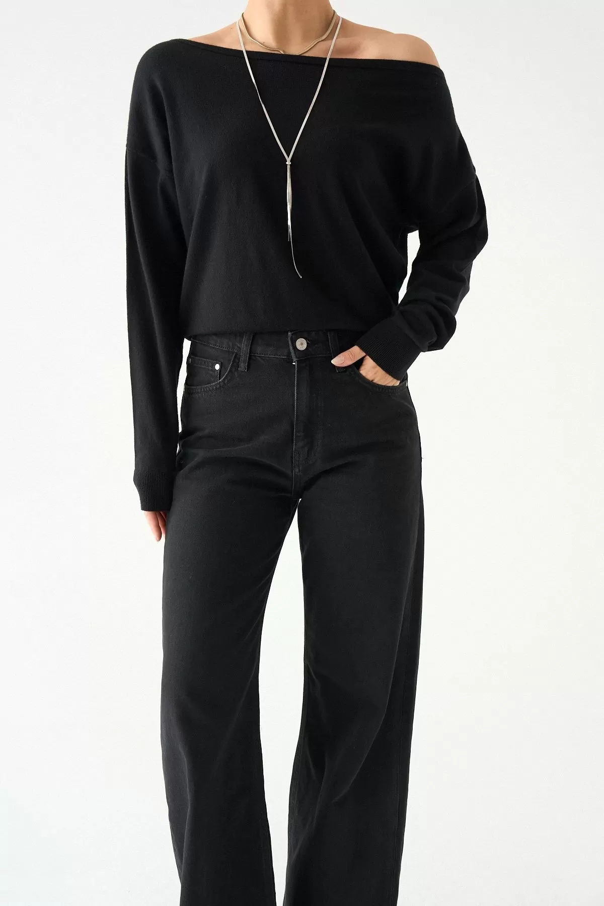 Kayık Yaka Siyah Kadın Kazak