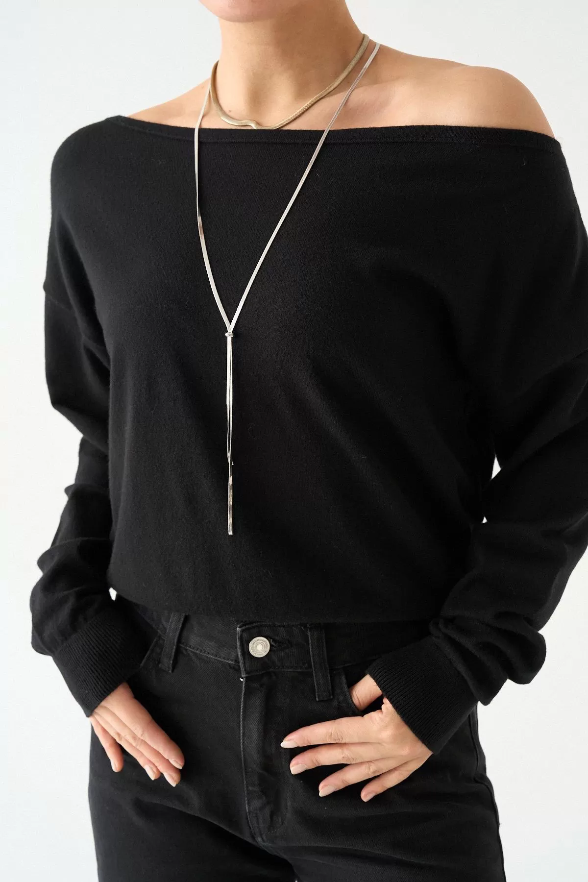 Kayık Yaka Siyah Kadın Kazak