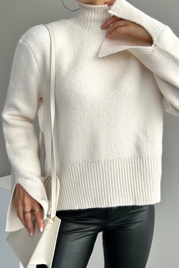 Kolları Yırtmaçlı Balıkçı Yaka Beyaz Triko Kadın Kazak