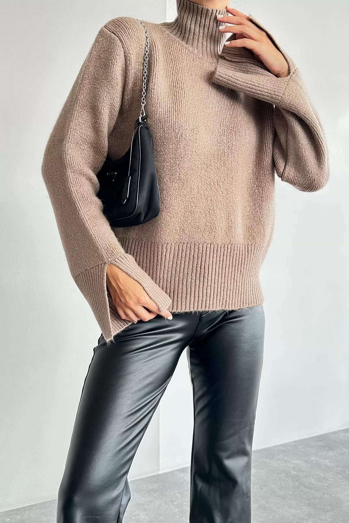 Kolları Yırtmaçlı Balıkçı Yaka Vizon Triko Kadın Kazak