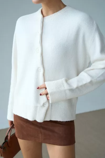 Krem Yünlü Asimetrik Düğme Kapamalı Kadın Hırka