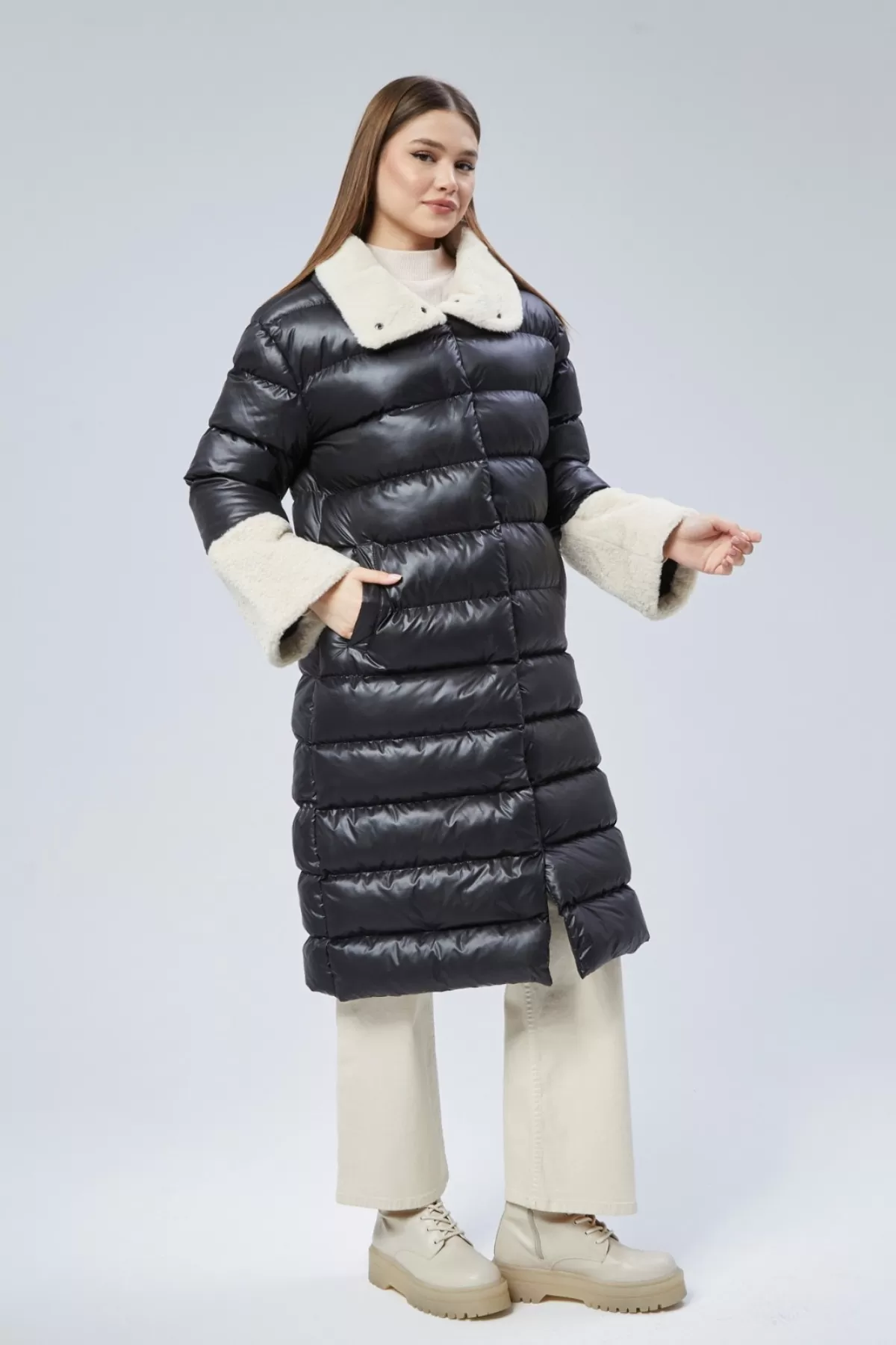 Kürklü Siyah Kadın Kaban