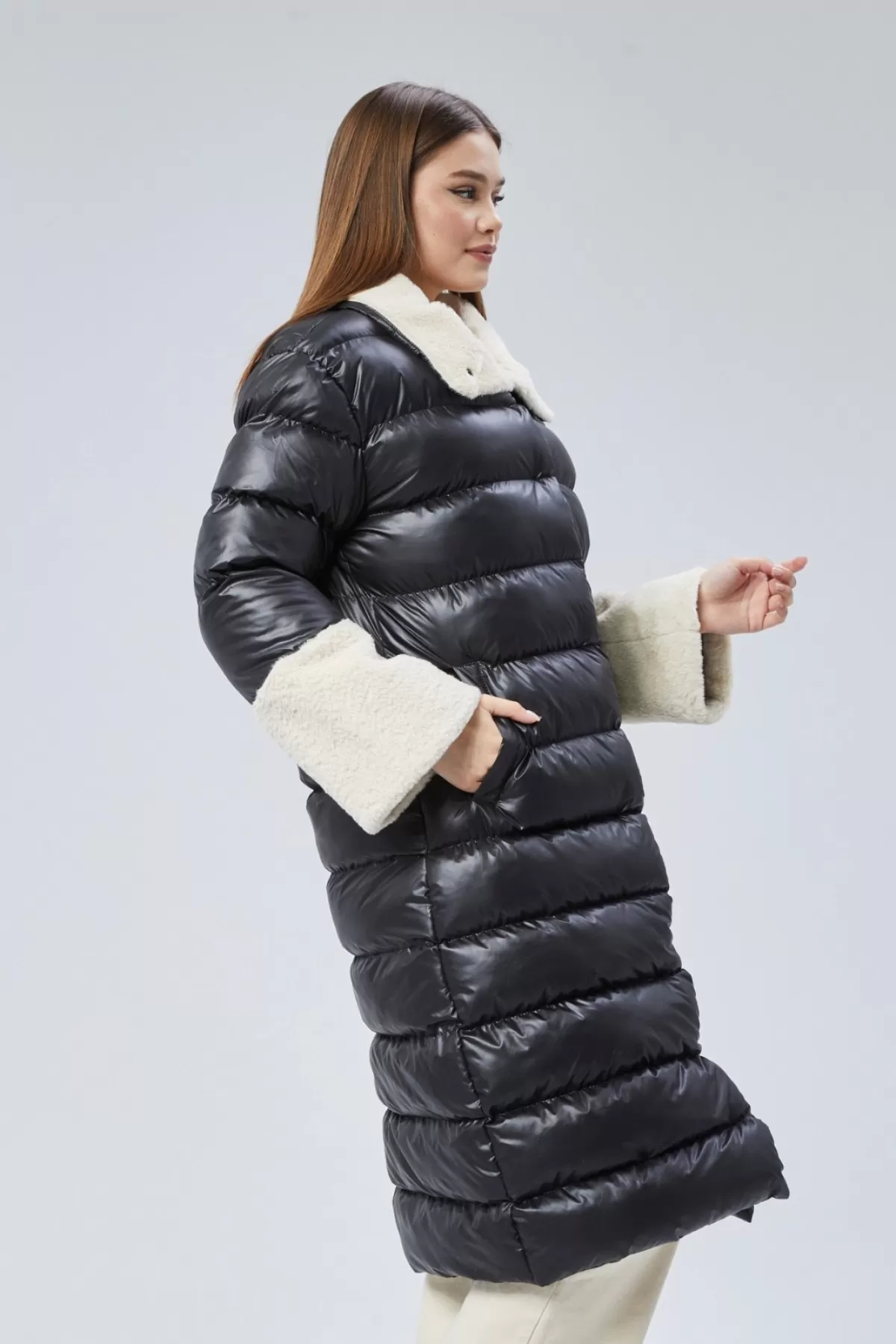 Kürklü Siyah Kadın Kaban