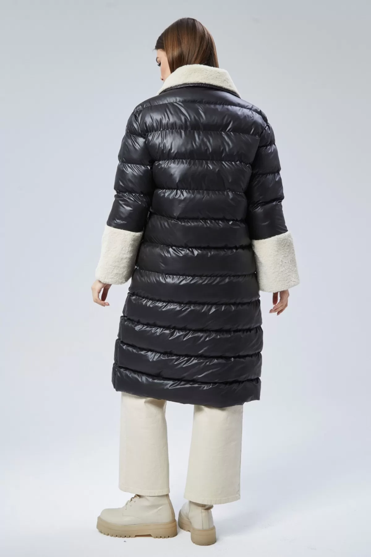 Kürklü Siyah Kadın Kaban