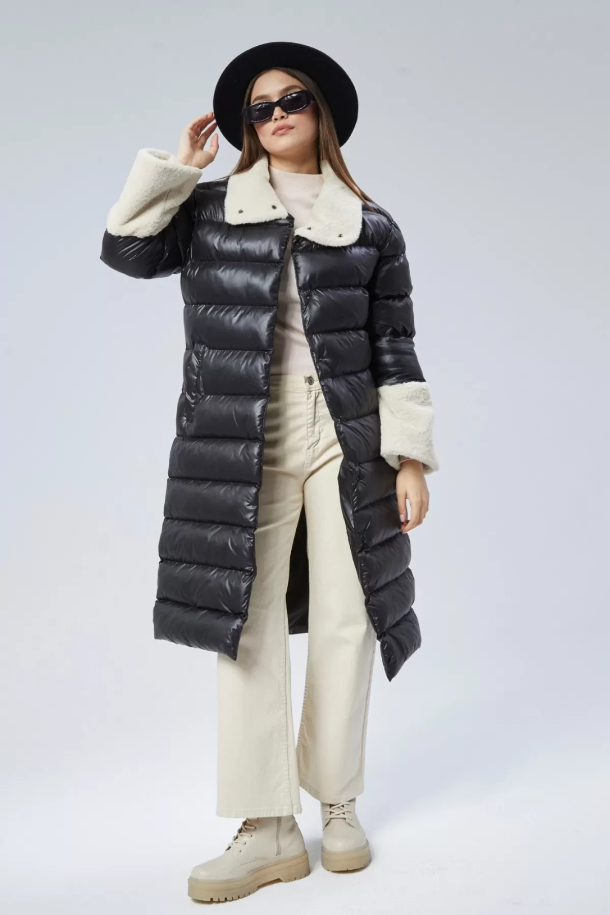 Kürklü Siyah Kadın Kaban