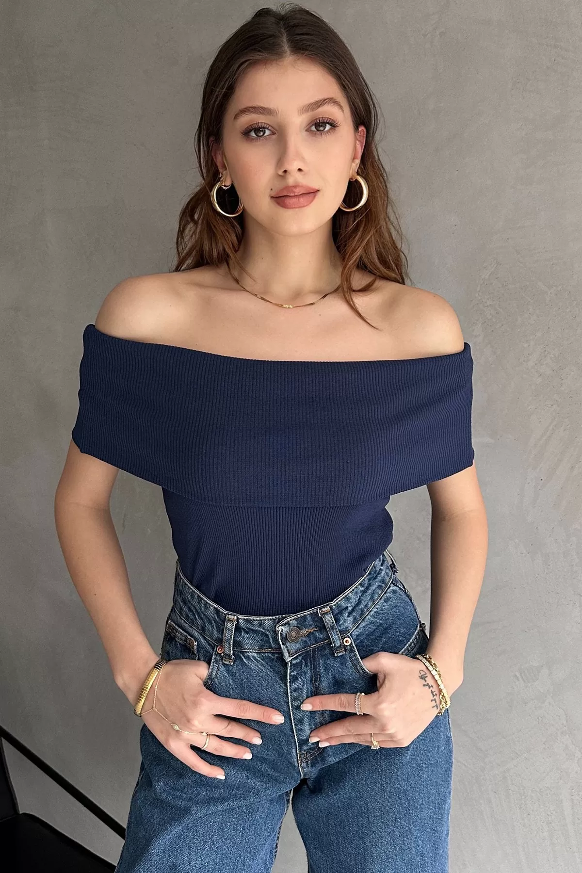 Lacivert Madonna Yaka Kısa Kollu Bluz