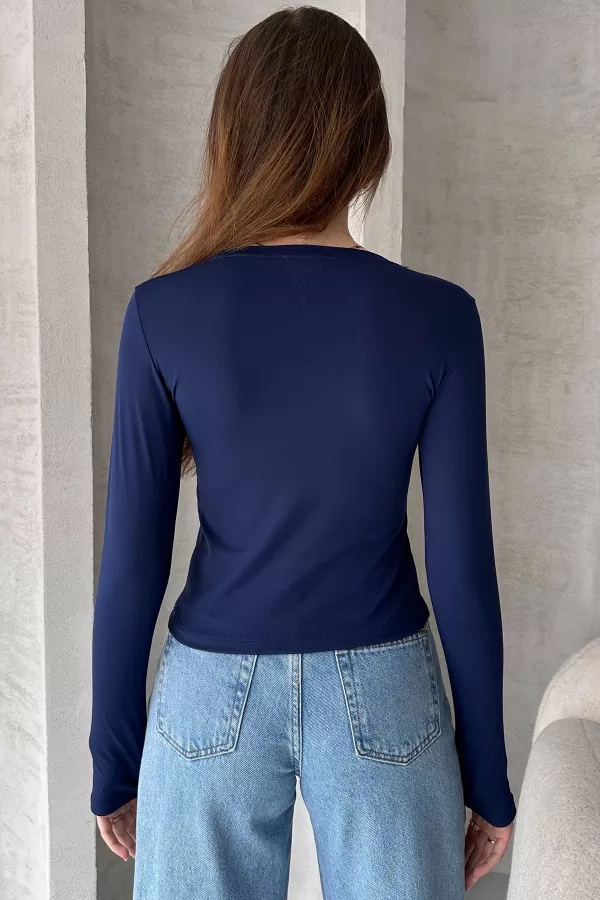 Lacivert Parmak Geçirmeli Bluz