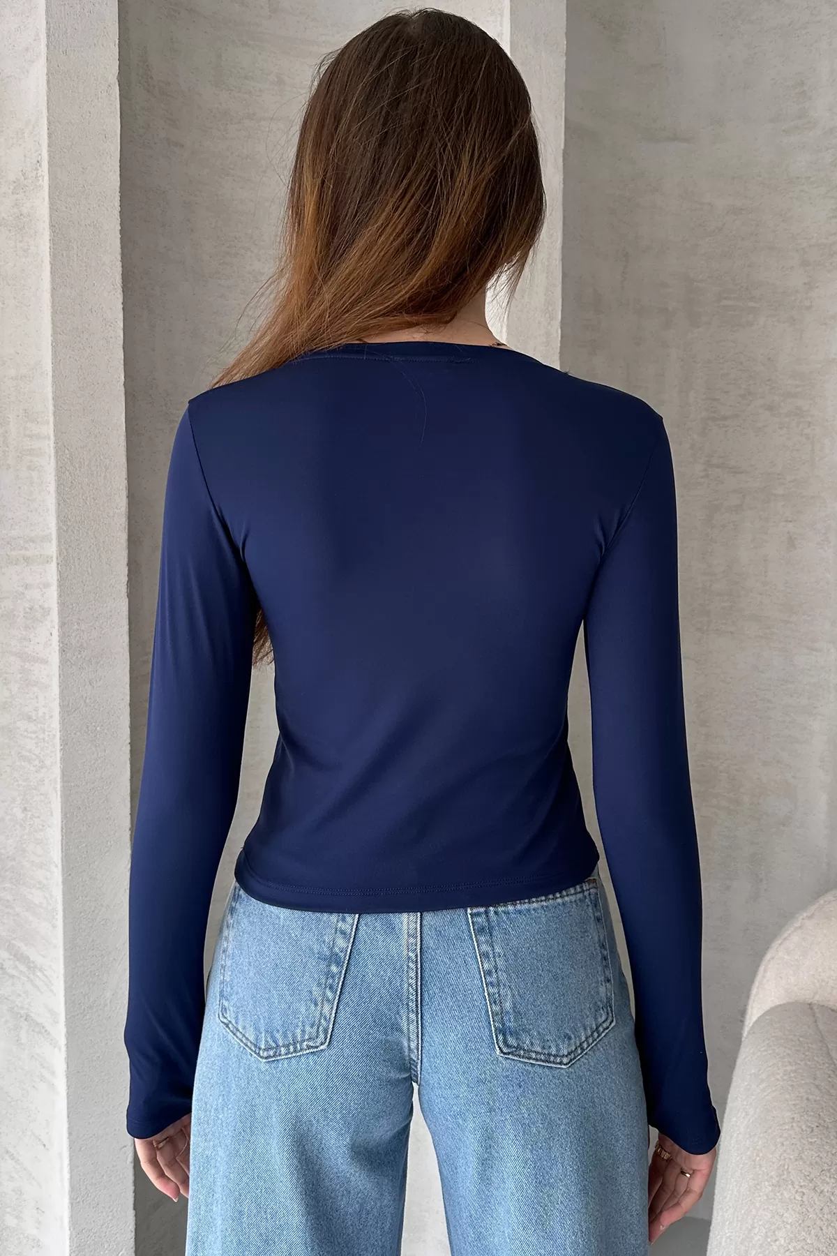 Lacivert Parmak Geçirmeli Bluz