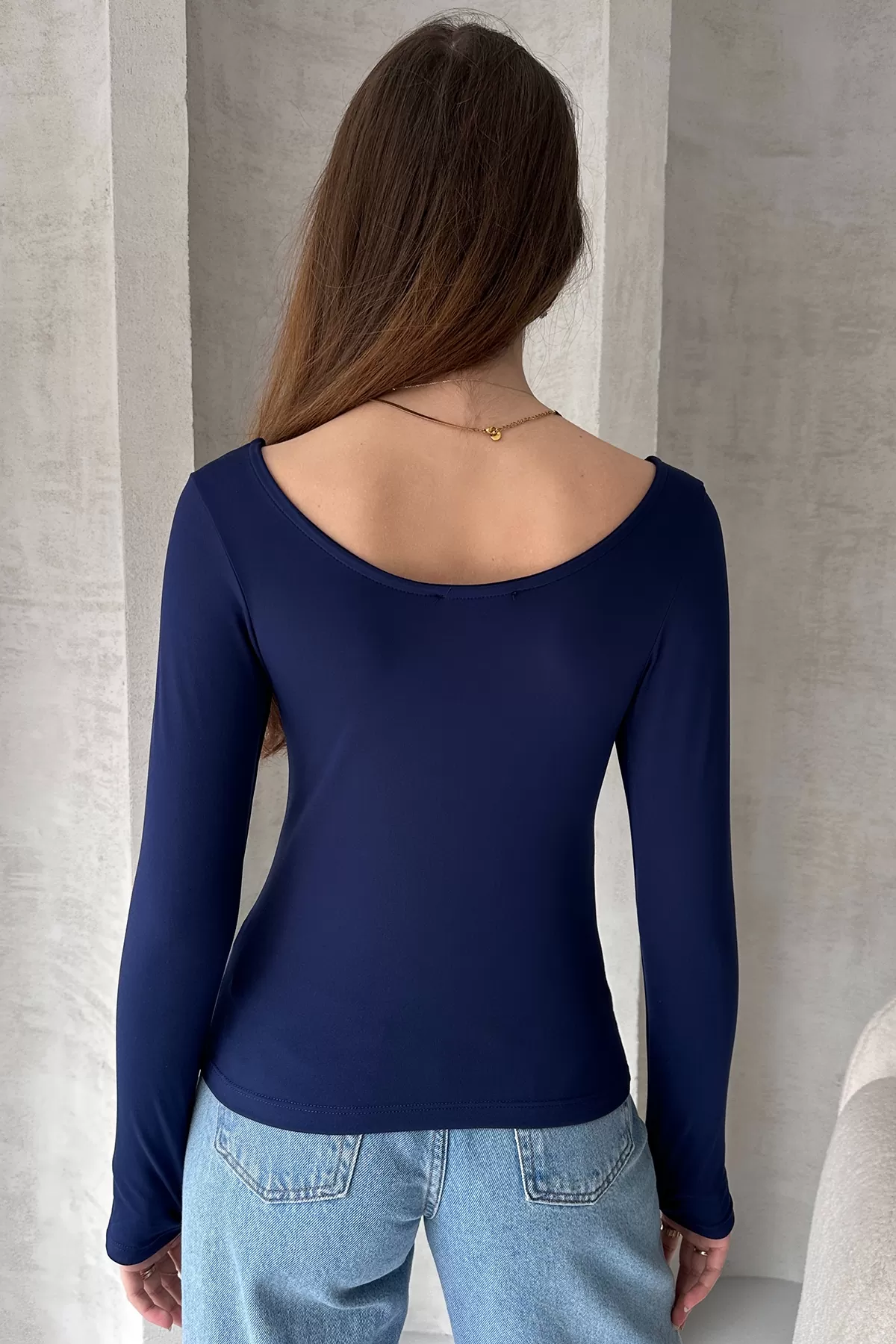 Lacivert Parmak Geçirmeli Bluz