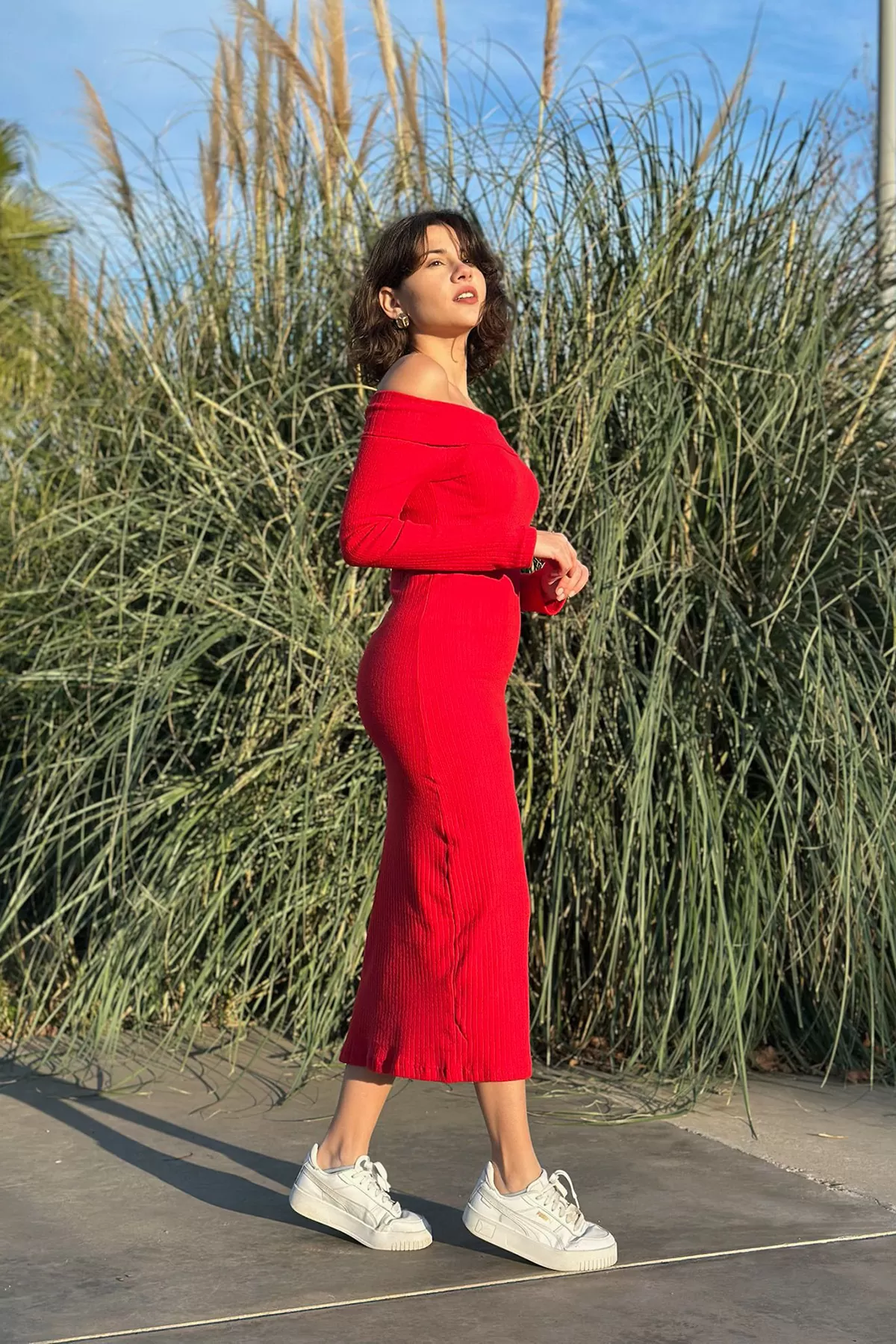 Madonna Yaka Kırmızı Kaşkorse Midi Elbise