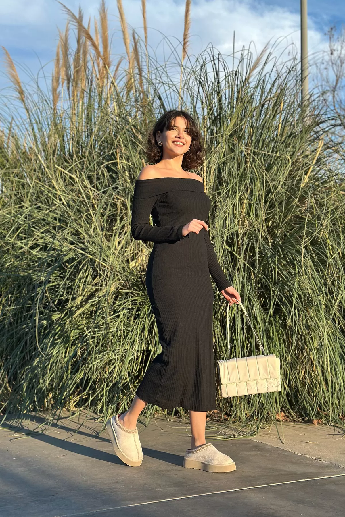 Madonna Yaka Siyah Kaşkorse Midi Elbise