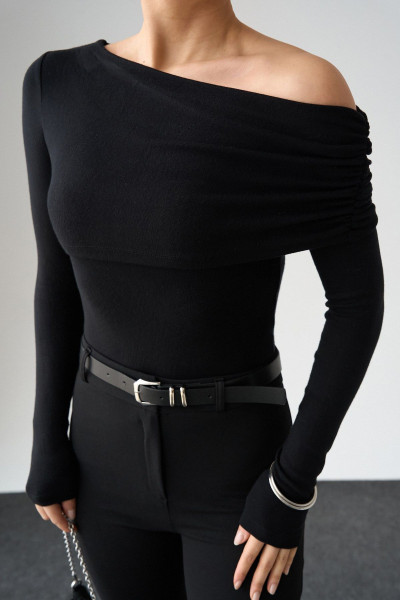 Madonna Yaka Siyah Örme Bluz