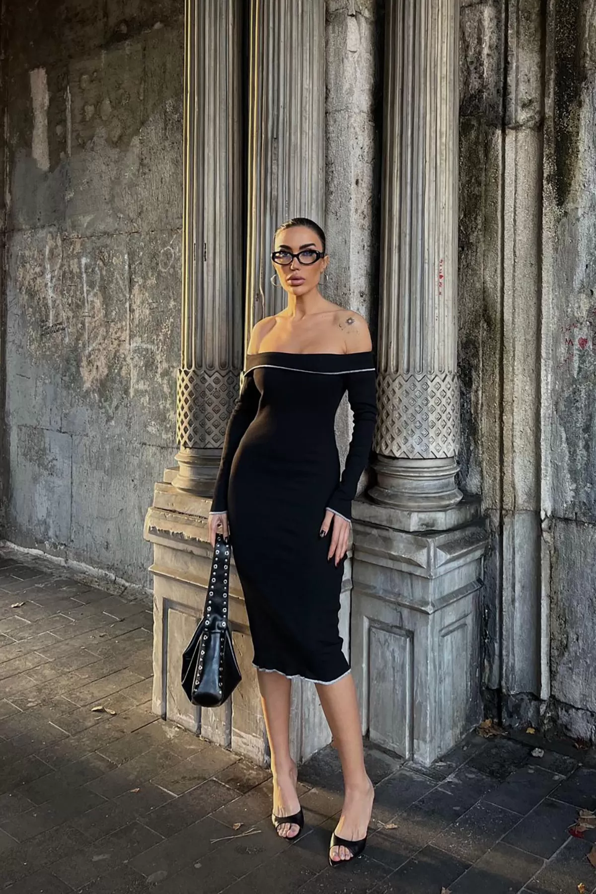 Madonna Yaka Siyah Pamuklu Midi Elbise