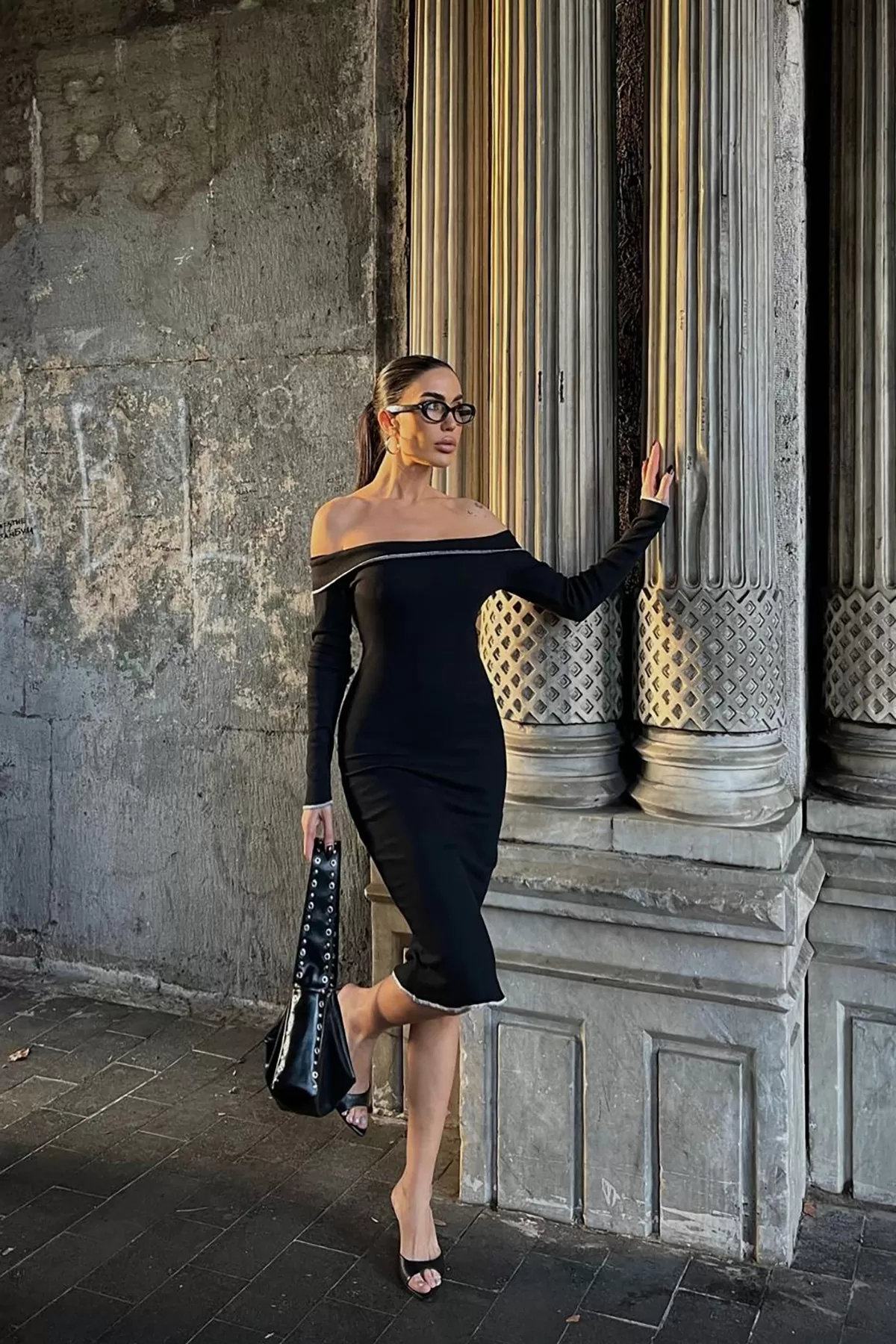 Madonna Yaka Siyah Pamuklu Midi Elbise