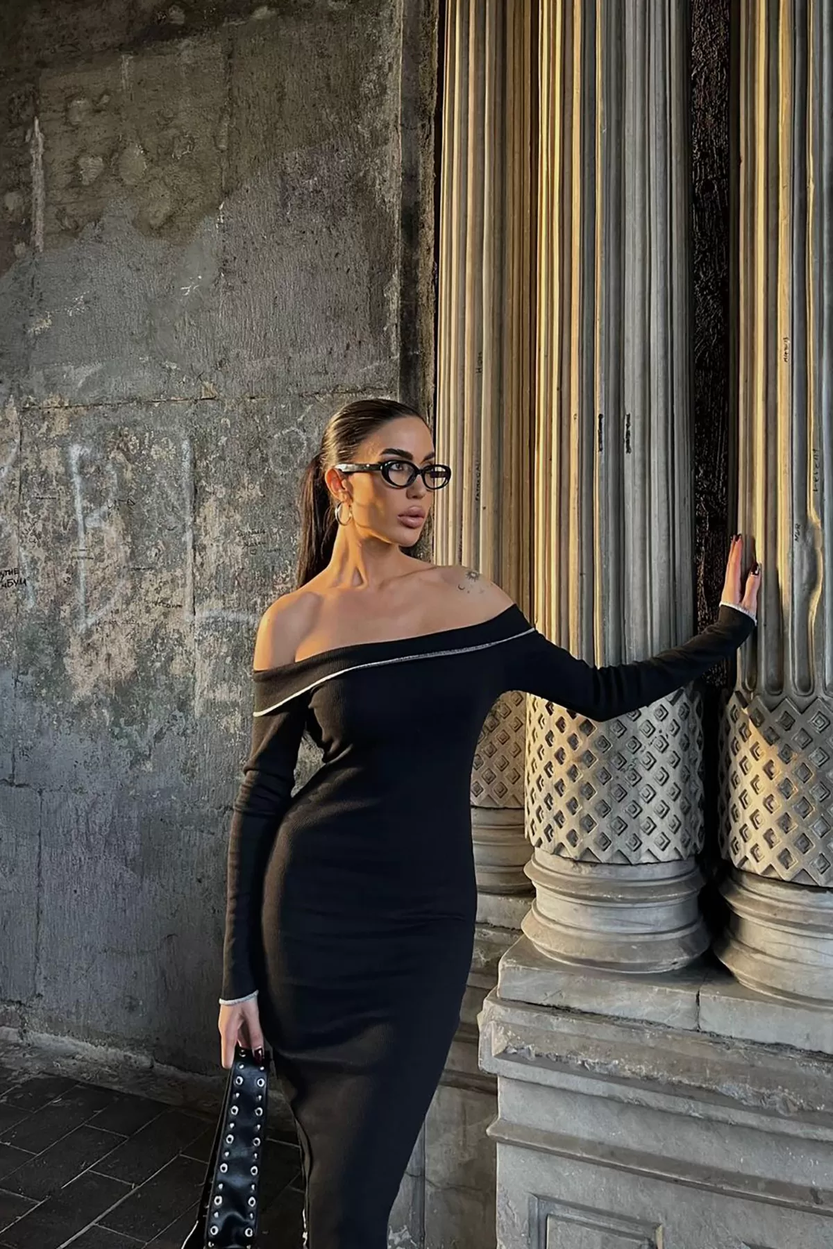 Madonna Yaka Siyah Pamuklu Midi Elbise