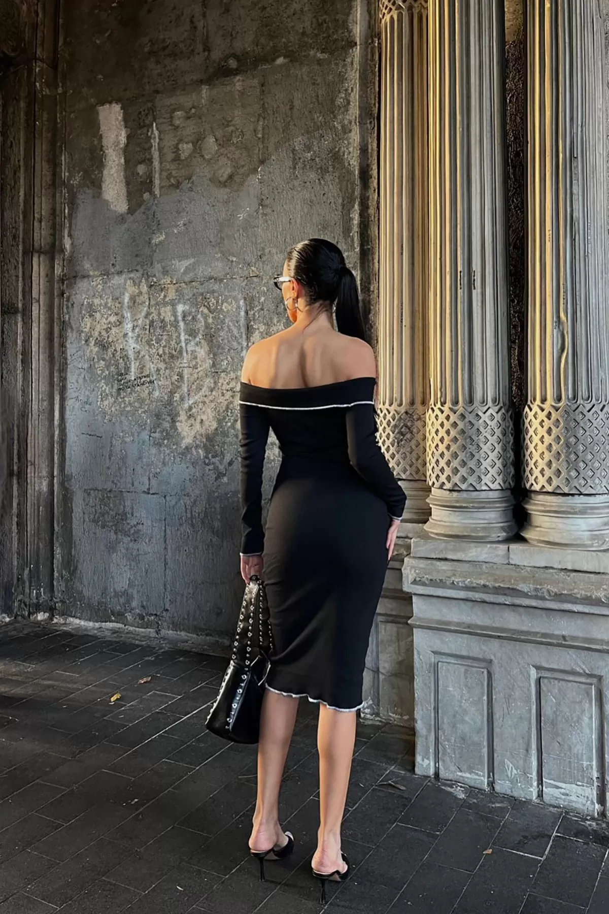 Madonna Yaka Siyah Pamuklu Midi Elbise