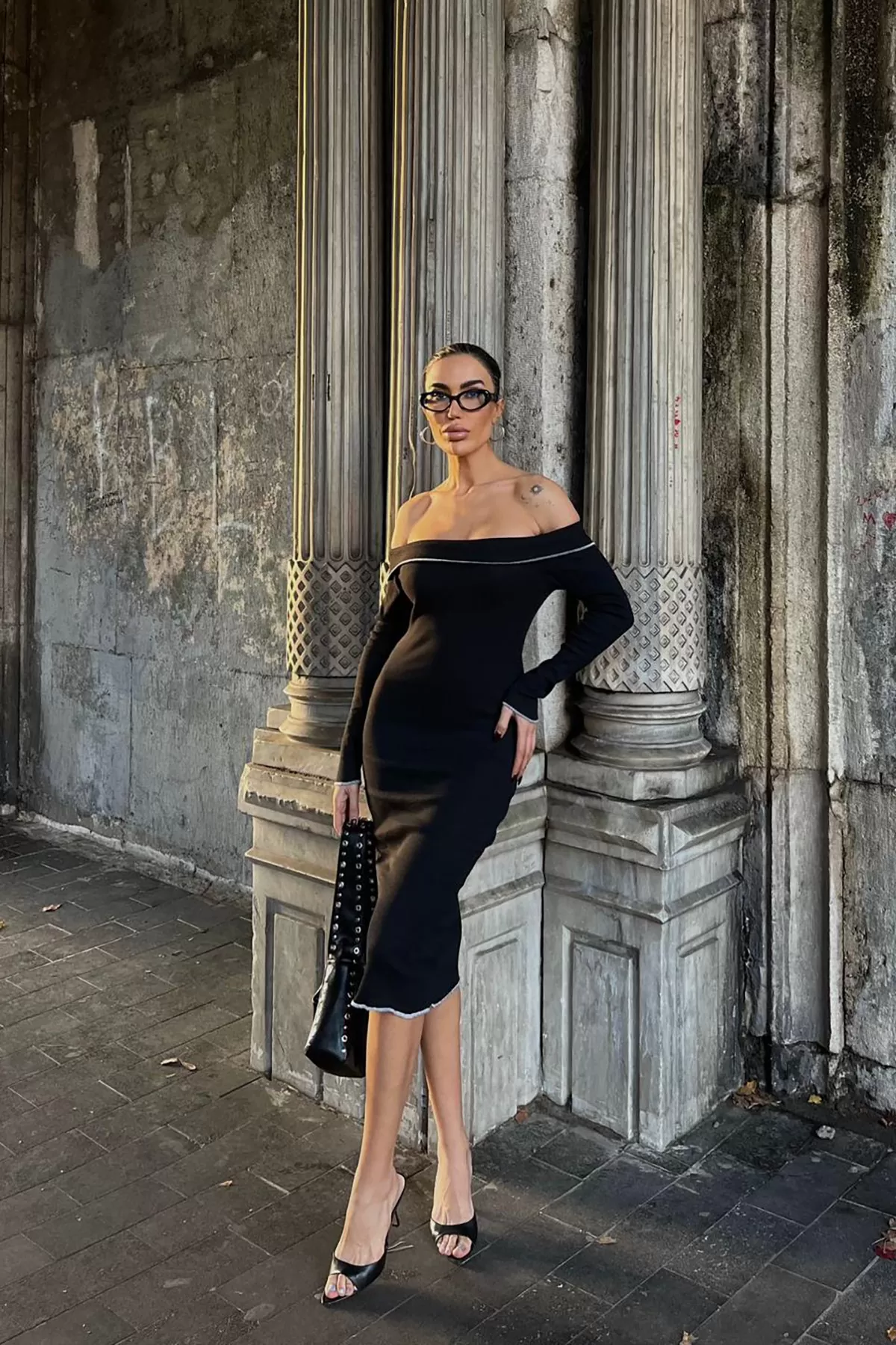 Madonna Yaka Siyah Pamuklu Midi Elbise