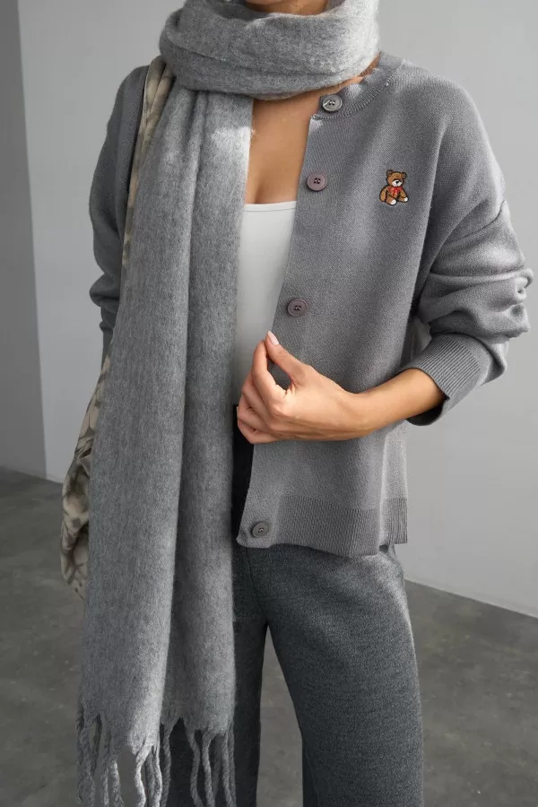 Nakış Detaylı Gri Triko Kadın Hırka