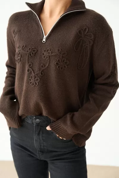 Nakış Detaylı Kahverengi Pamuklu Kadın Kazak