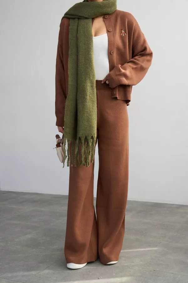 Nakış Detaylı Kahverengi Triko Kadın Hırka