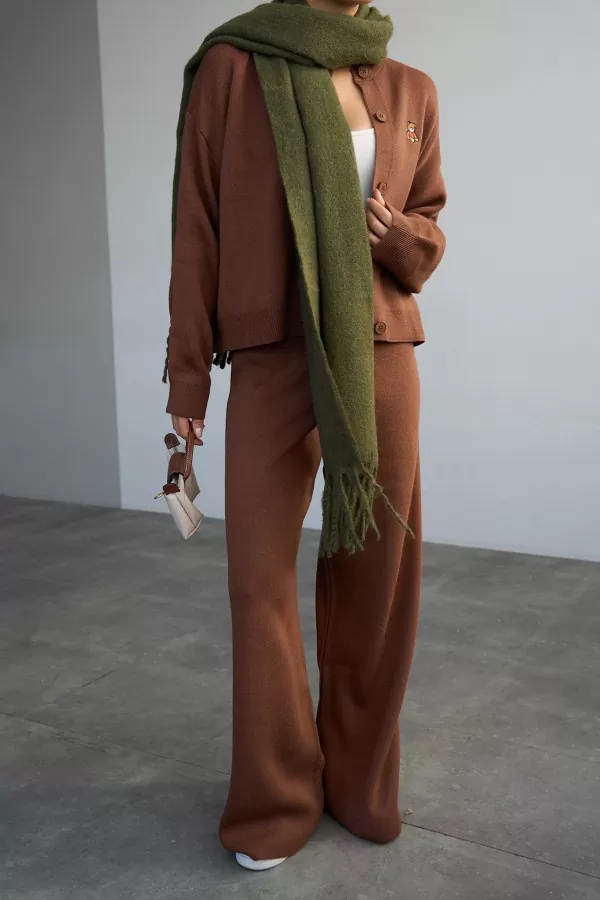 Nakış Detaylı Kahverengi Triko Kadın Hırka