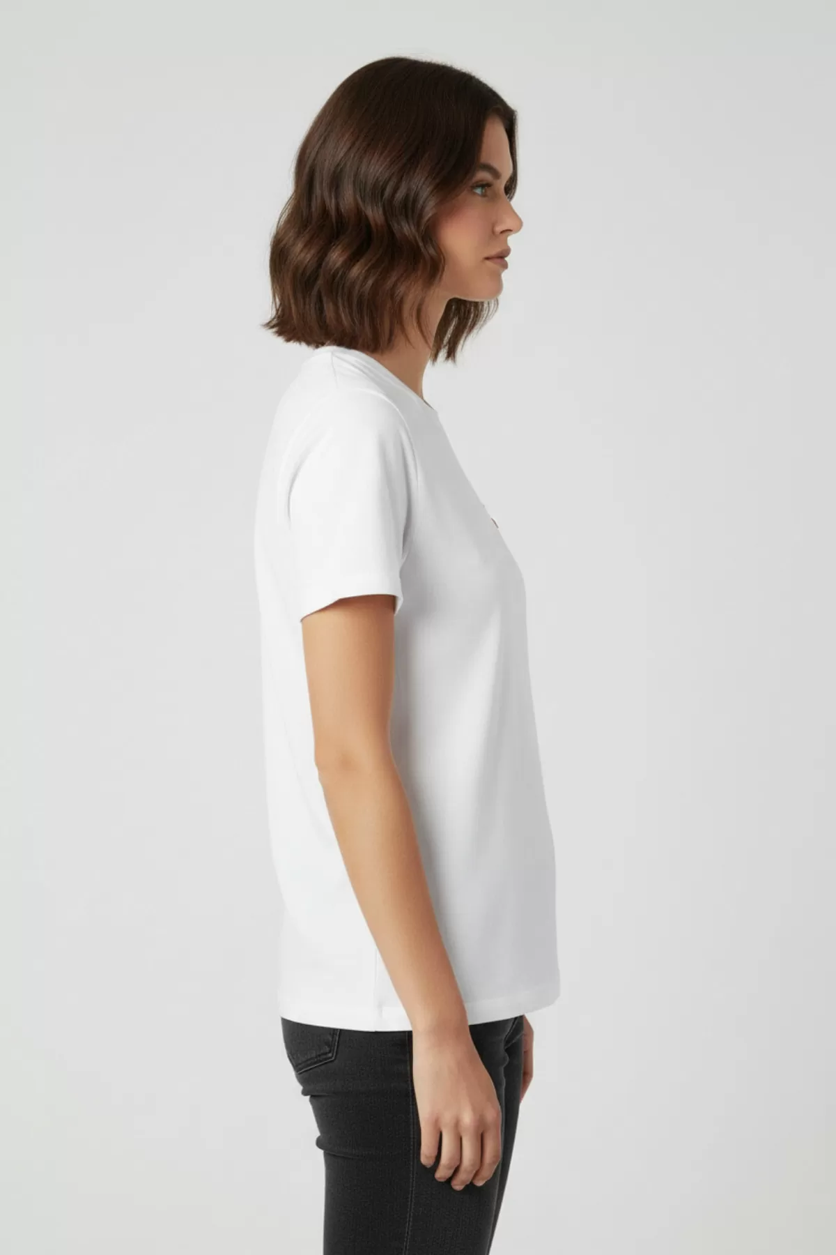 Nakışlı Beyaz Pamuklu Kadın Tişört