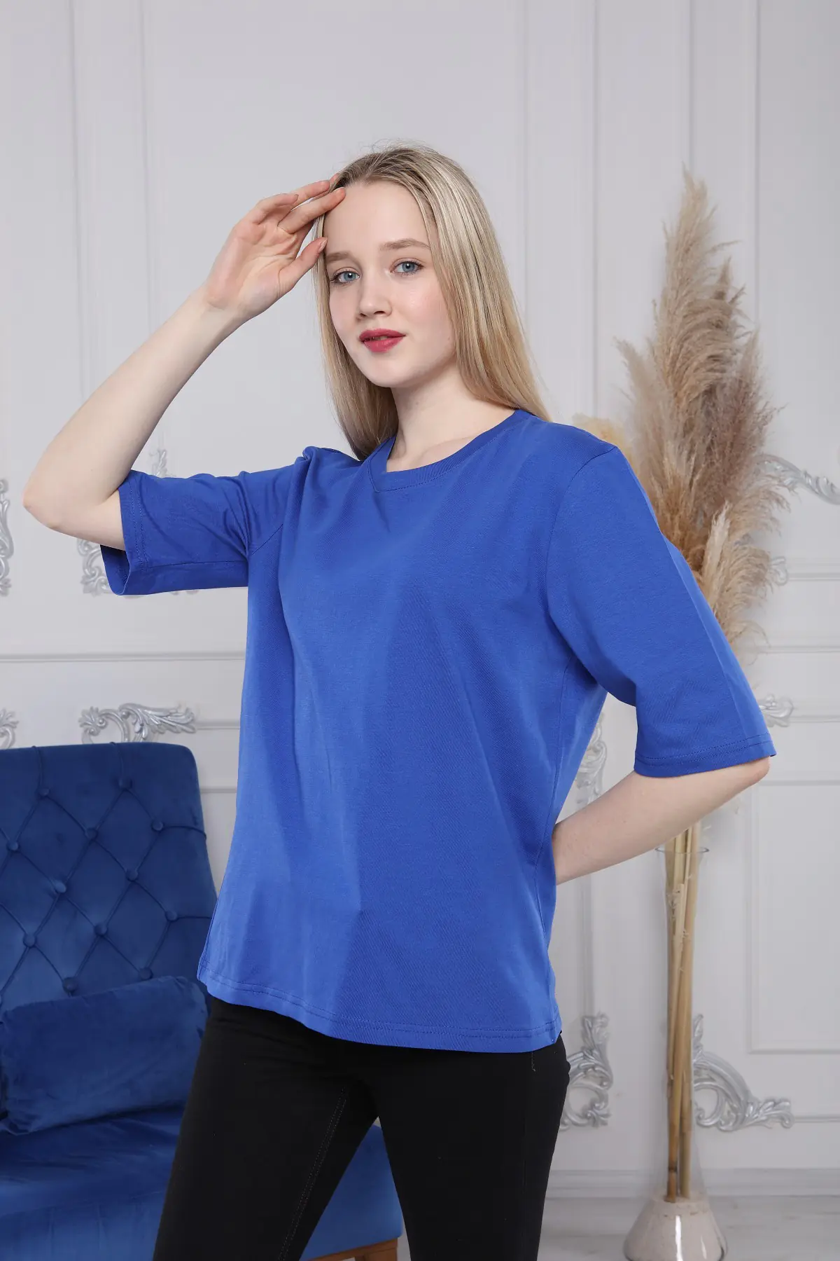 Pamuklu Saks Mavi Bisiklet Yaka Kadın Tişört