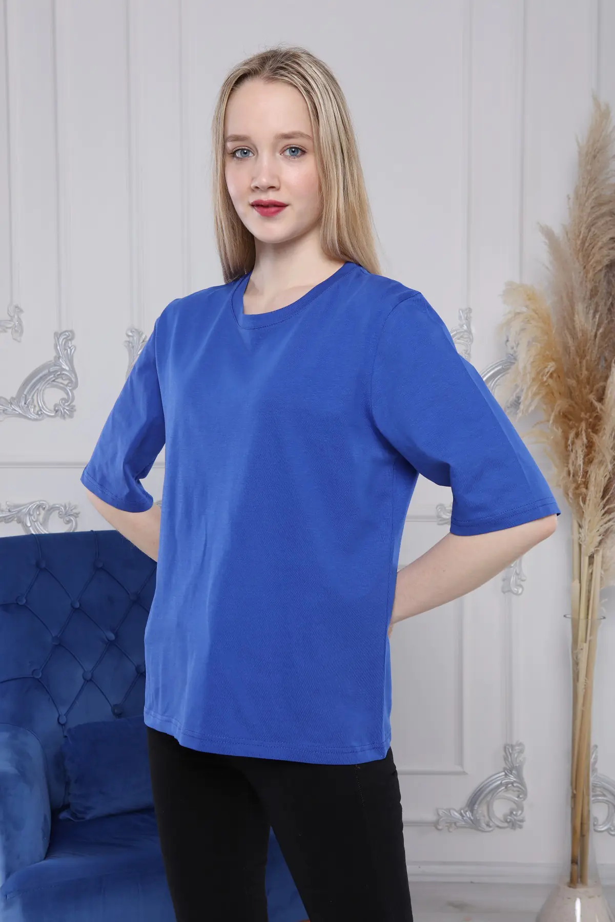 Pamuklu Saks Mavi Bisiklet Yaka Kadın Tişört