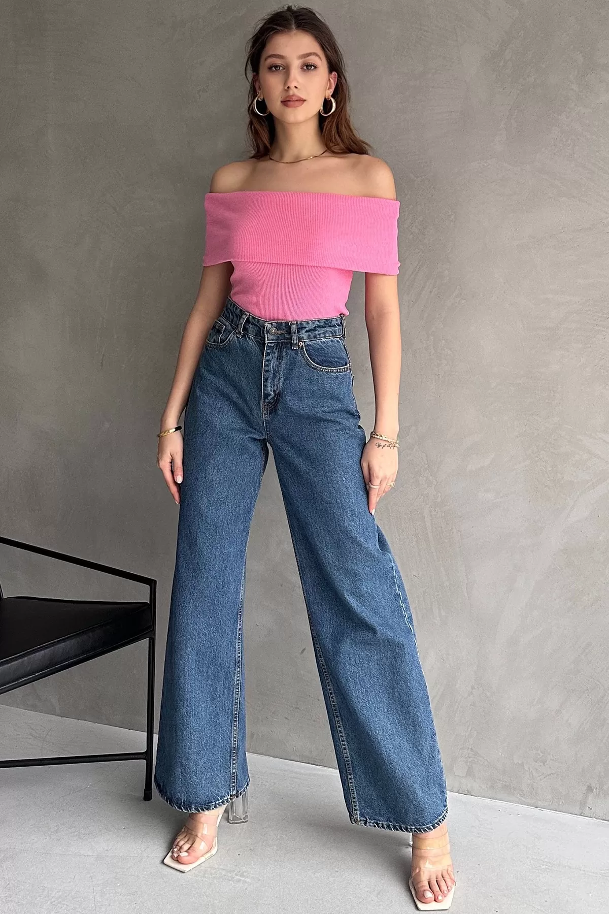 Pembe Madonna Yaka Kısa Kollu Bluz