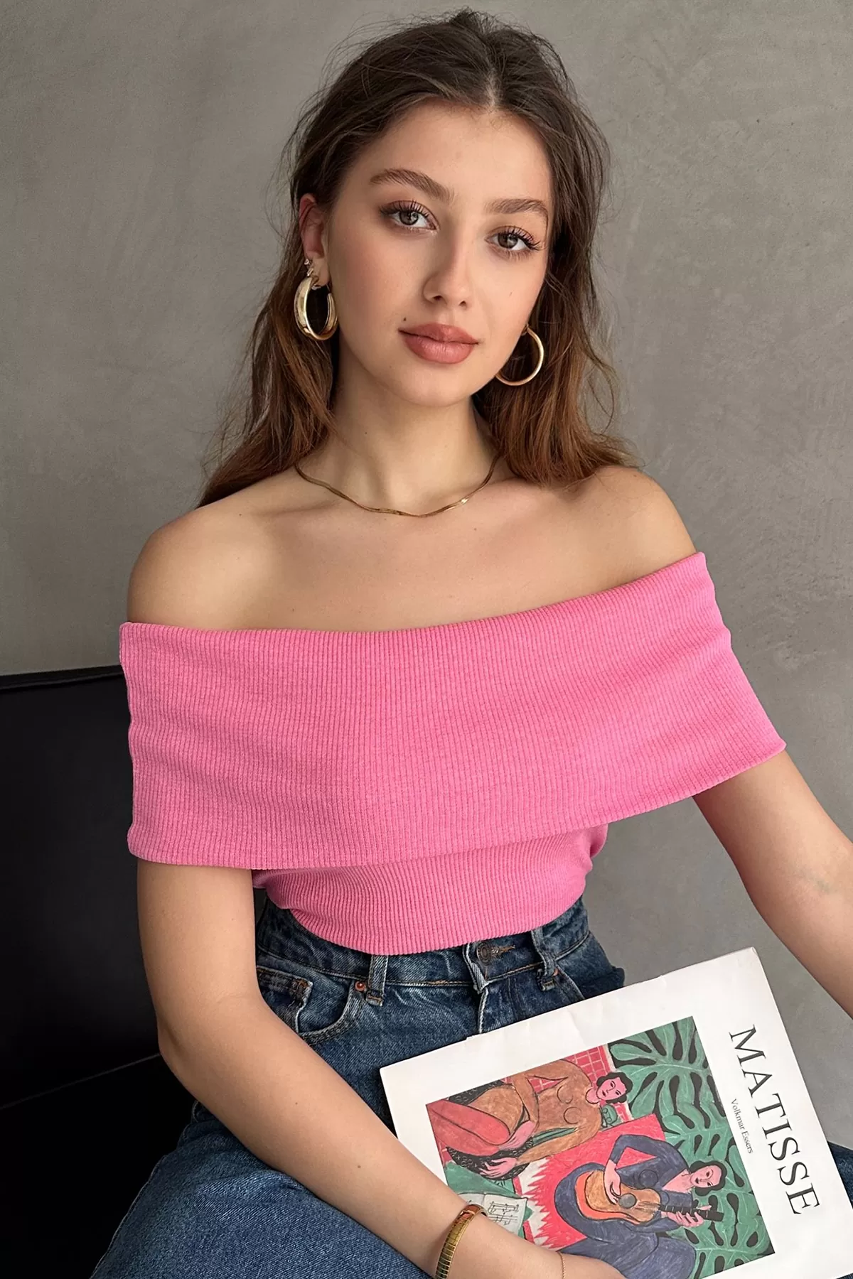 Pembe Madonna Yaka Kısa Kollu Bluz