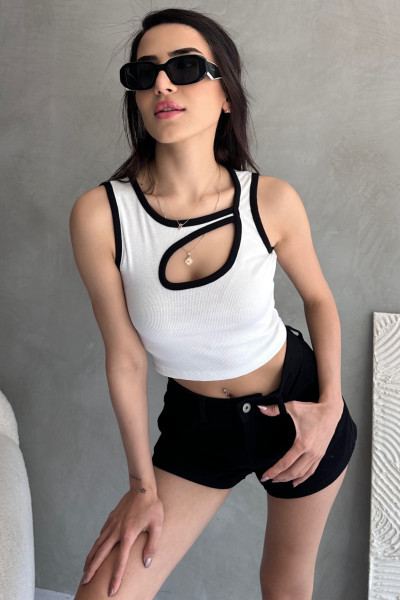 Pencere Detaylı Beyaz Siyah Crop Body