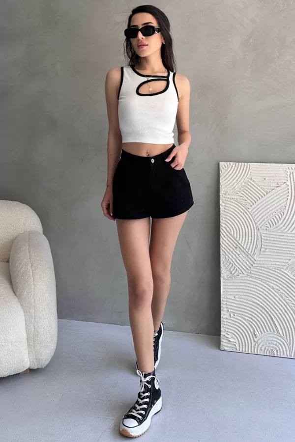 Pencere Detaylı Beyaz Siyah Crop Body