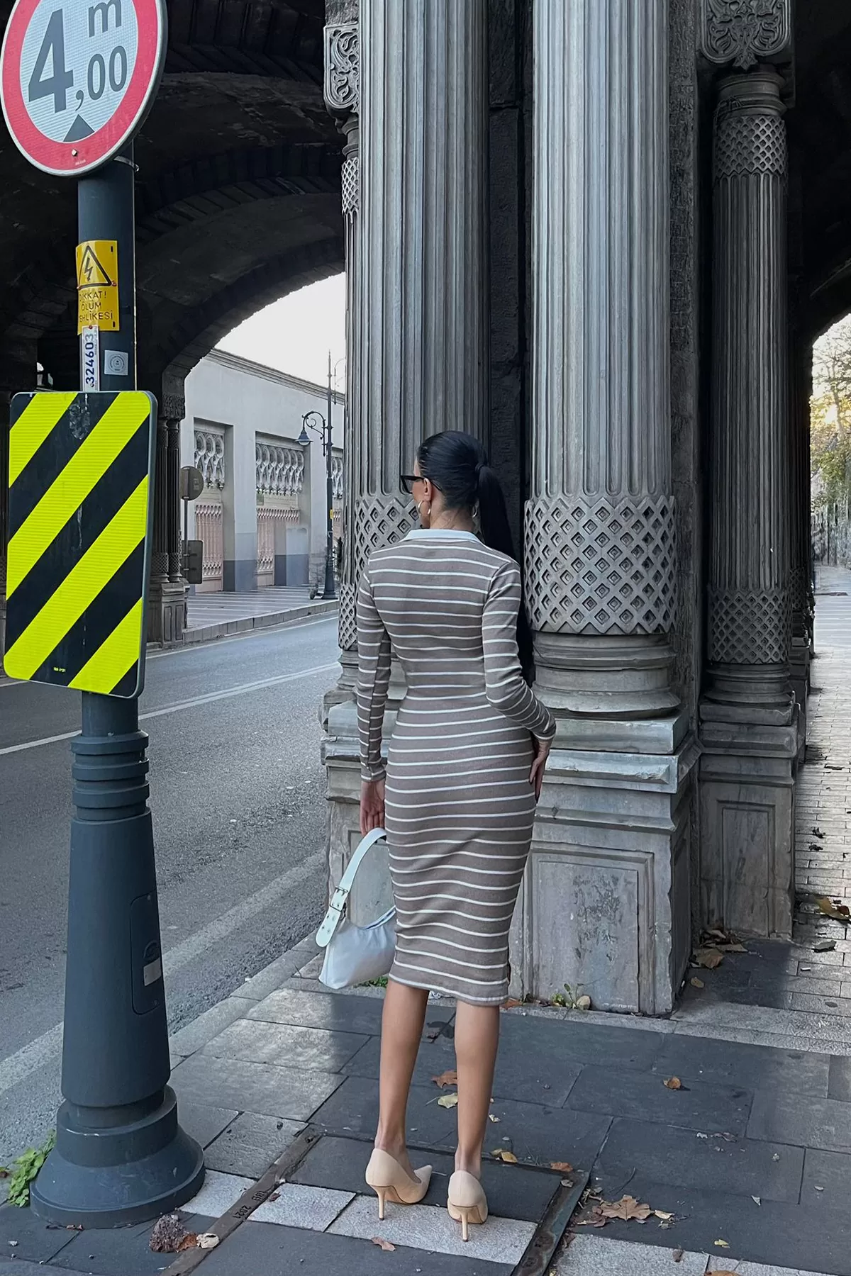 Polo Yaka Çizgili Sütlü Kahve Kaşkorse Midi Elbise