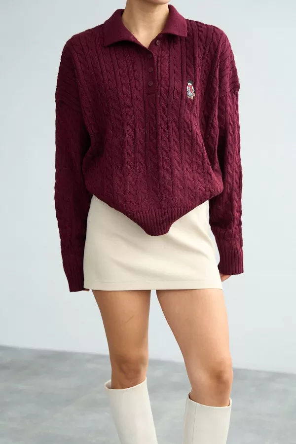 Saç Örgülü Nakış ve Düğme Detaylı Bordo Kadın Kazak