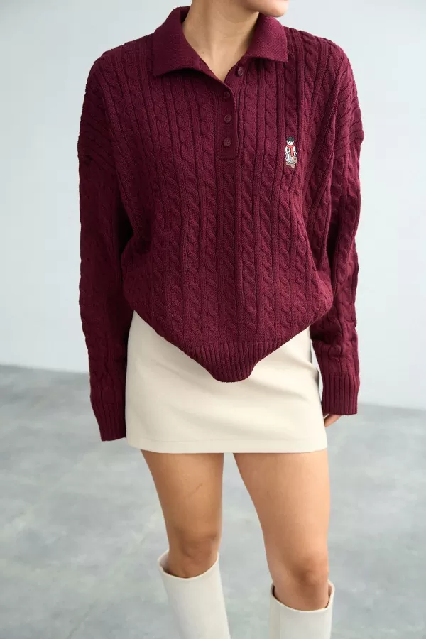 Saç Örgülü Nakış ve Düğme Detaylı Bordo Kadın Kazak