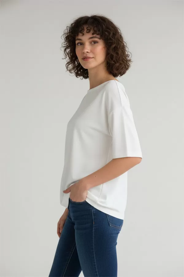 Sırtı Dantel Detaylı Beyaz Oversize Kadın Tişört